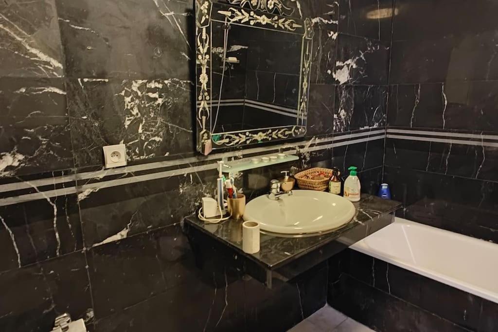 Boulevard Oasis: Stylish 2br Retreat Appartamento Tangeri